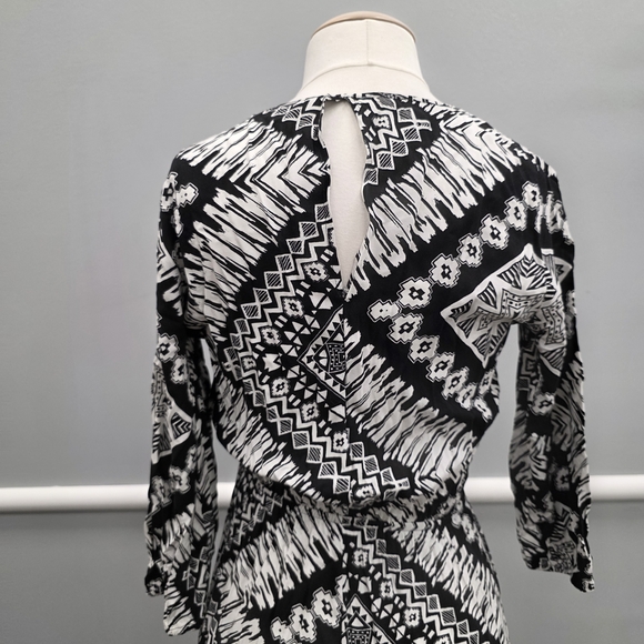 Express Monochrome Geometric Long Sleeve Maxi Dress - Picture 6 of 11